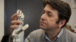 Ученые создали бионическую руку, способную "чувствовать"